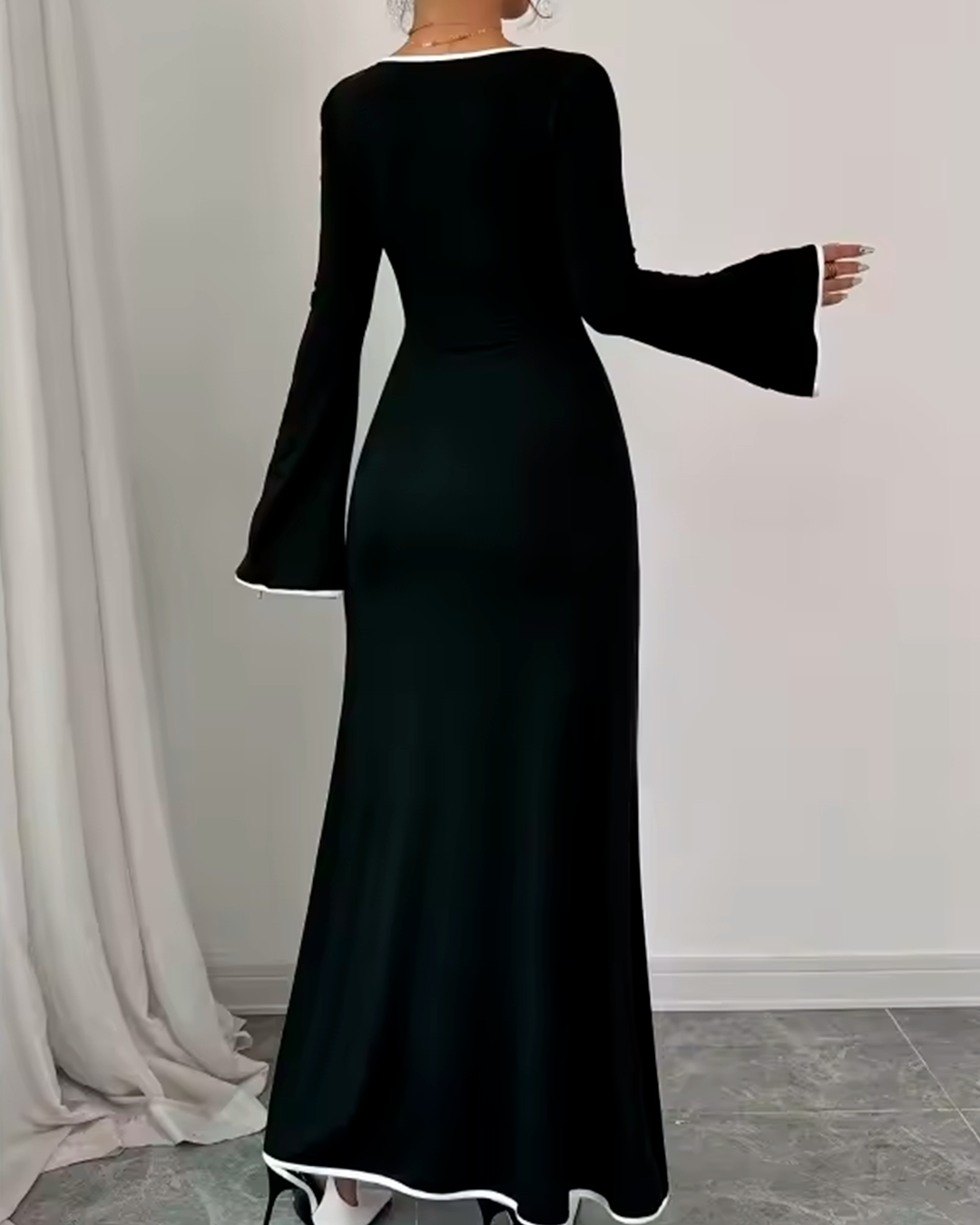 Robe Encolure Carrée Manches Évasées Liseré Contrasté