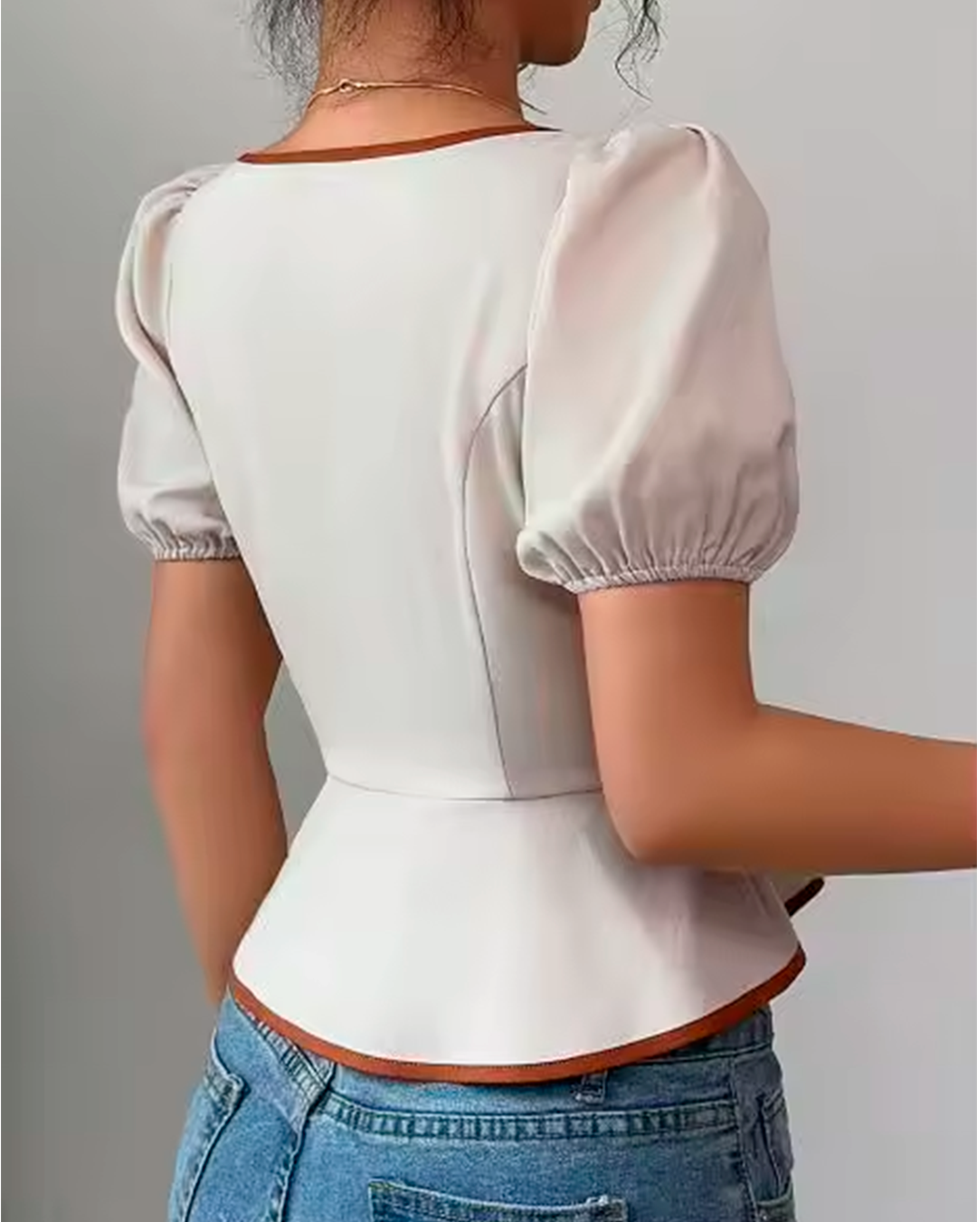 Blouse Col V Manches Bouffantes Lacets Devant