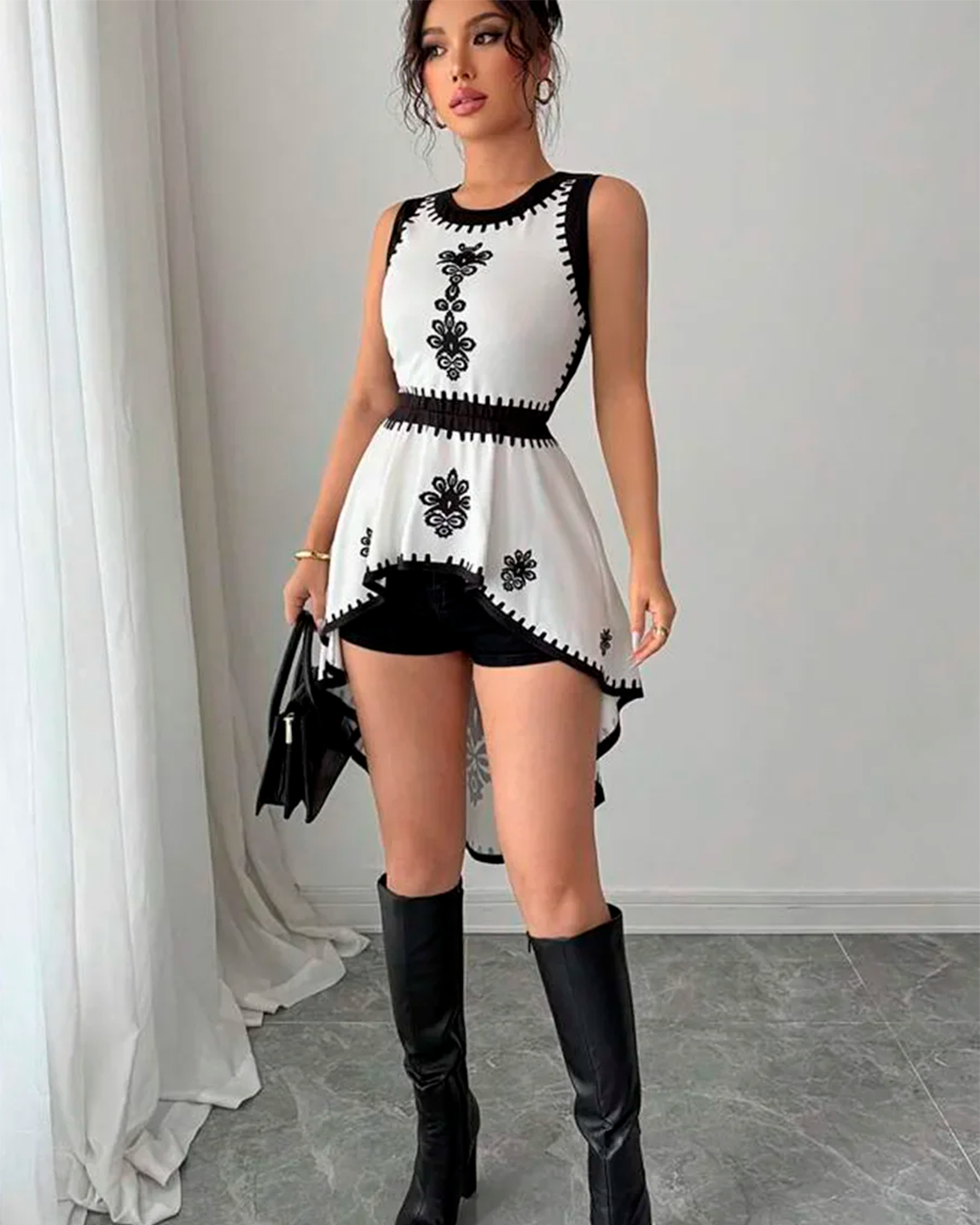 Blouse Asymétrique Sans Manches Broderies Contrastées