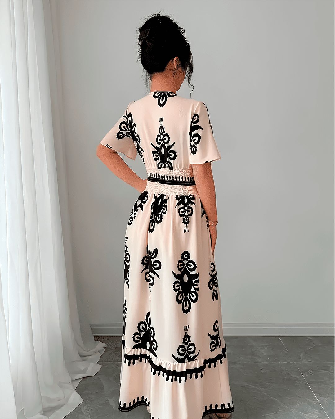 Robe Bohème Longue Broderie Col V Taille Smockée