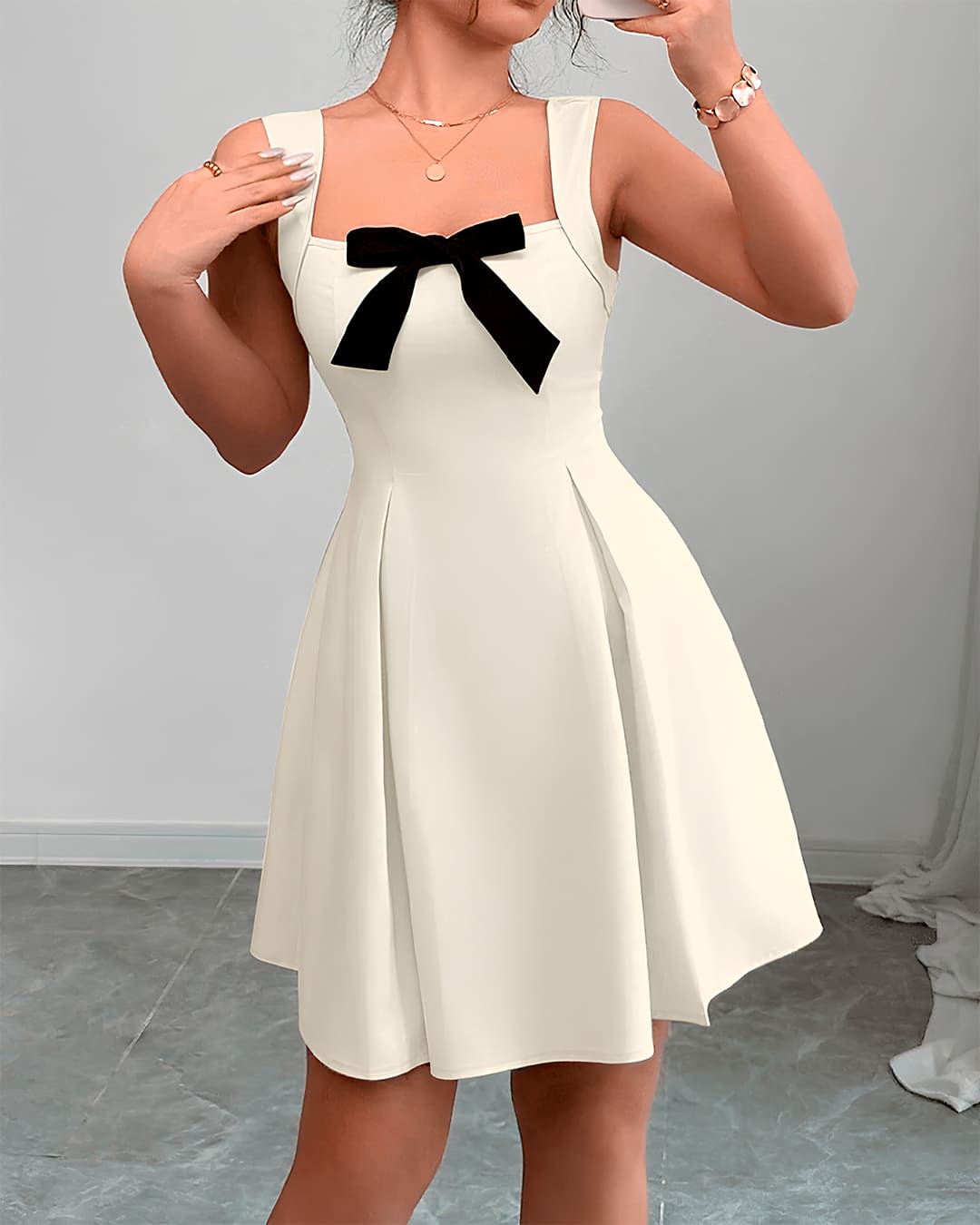 Robe Bretelles Nœud Décolleté Carré Évasé