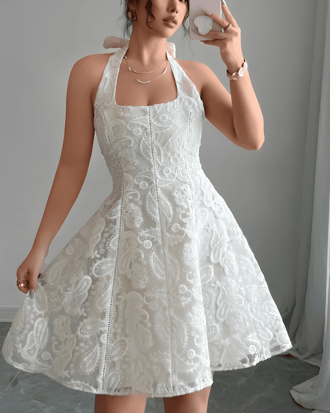 Robe Courte Halter Dentelle Évasée Dos Nu