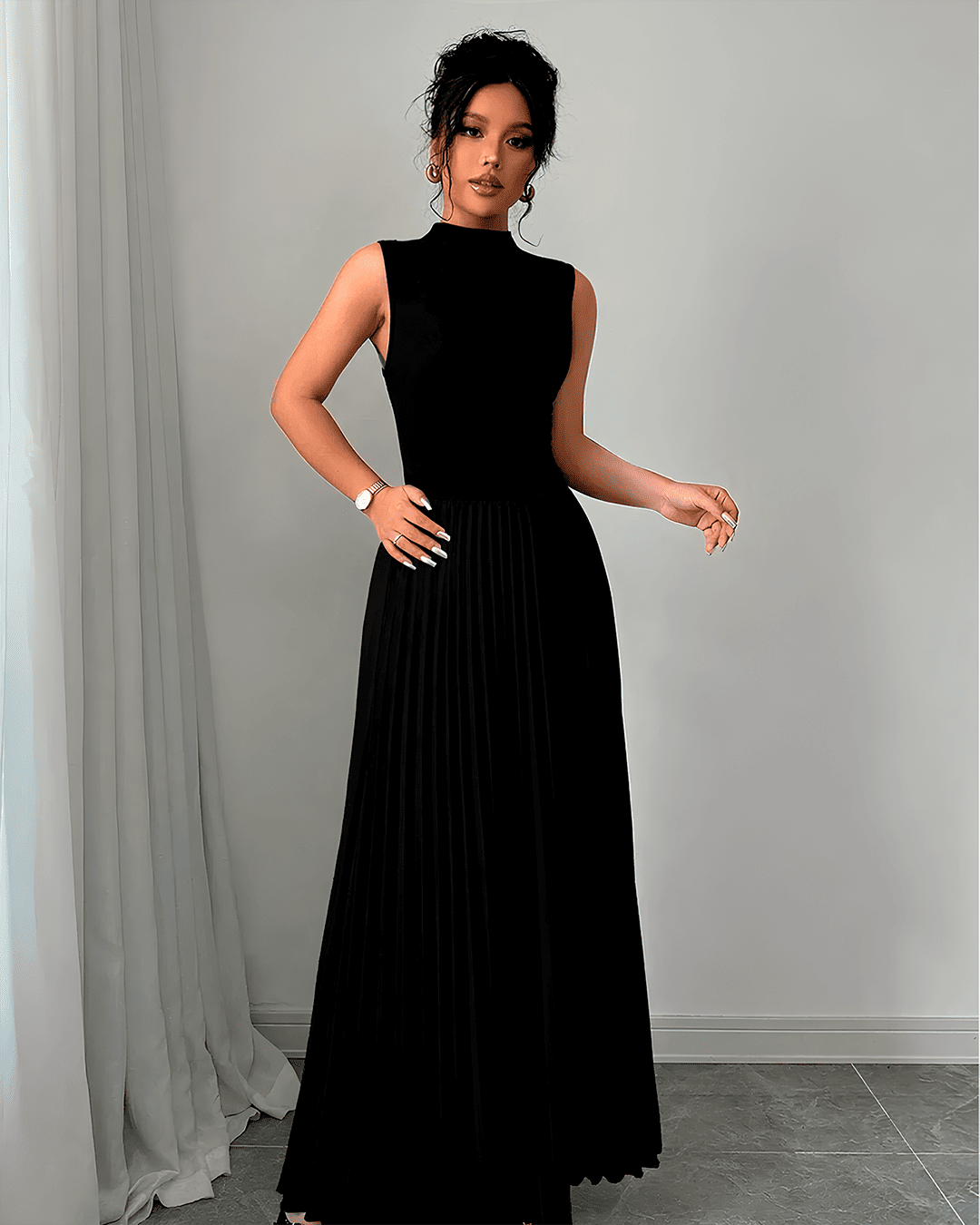 Robe Longue Col Montant Plissée Sans Manches