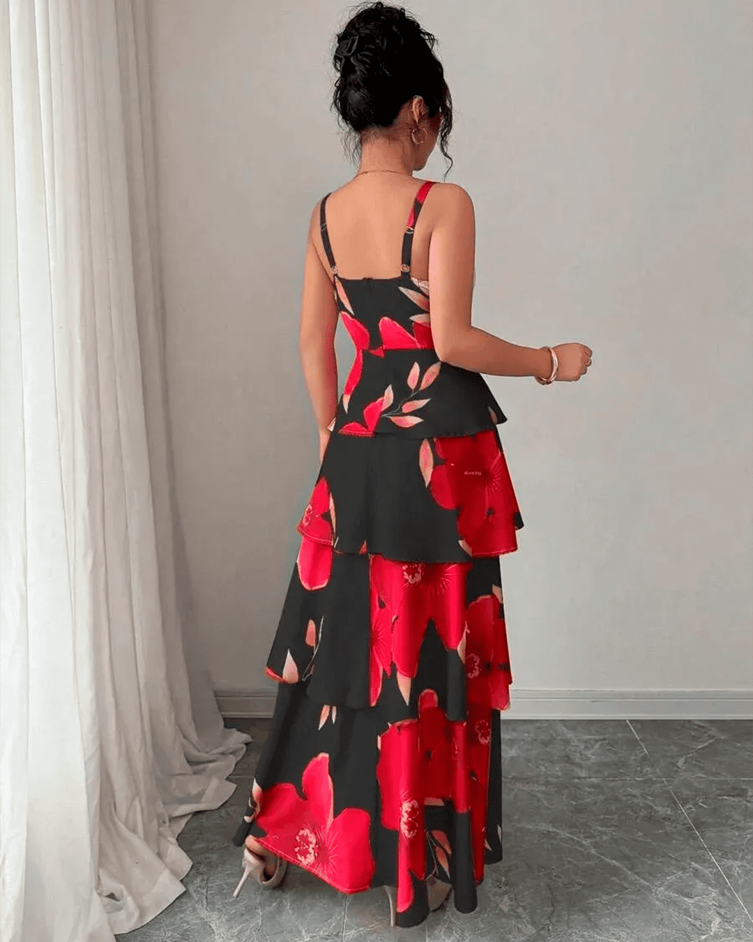 Robe Longue Florale Imprimé Volants Étages Bretelles Black Red