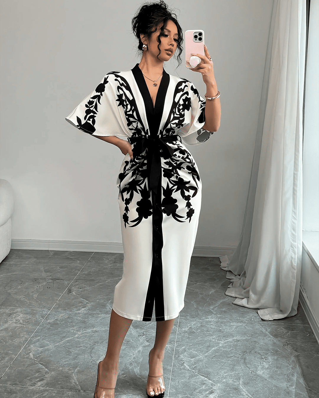 Robe midi avec ceinture, imprimé contrasté et manches longues