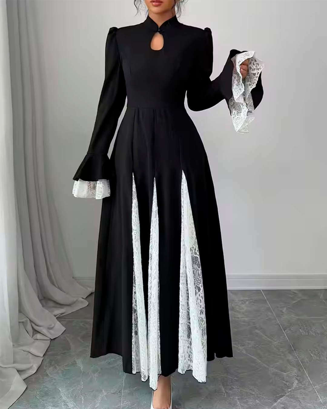 Robe Longue Col Montant Empiècements Dentelle