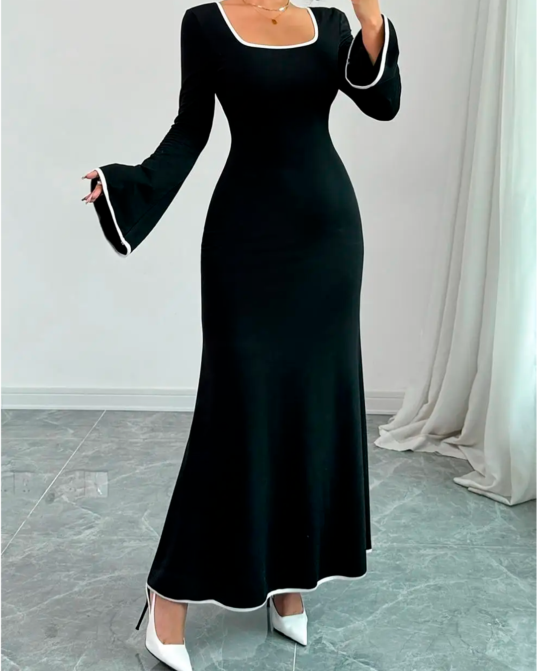 Robe Encolure Carrée Manches Évasées Liseré Contrasté