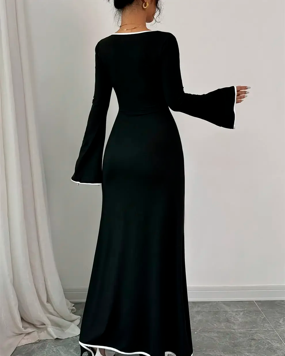 Robe Col Carré Manches Évasées Liseré Contrasté