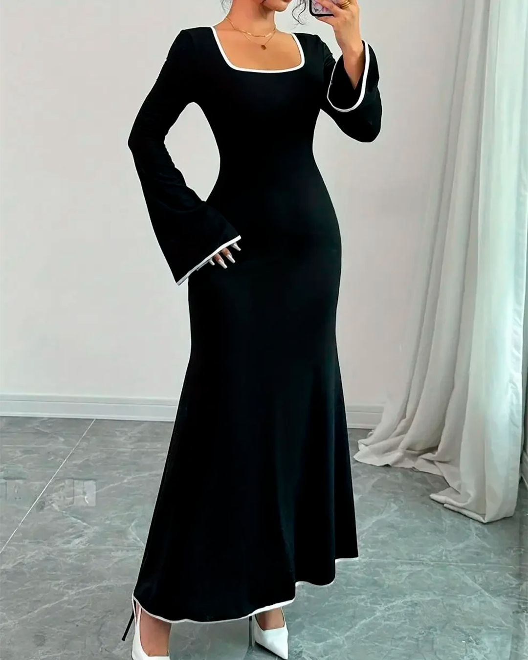 Robe Col Carré Manches Évasées Liseré Contrasté