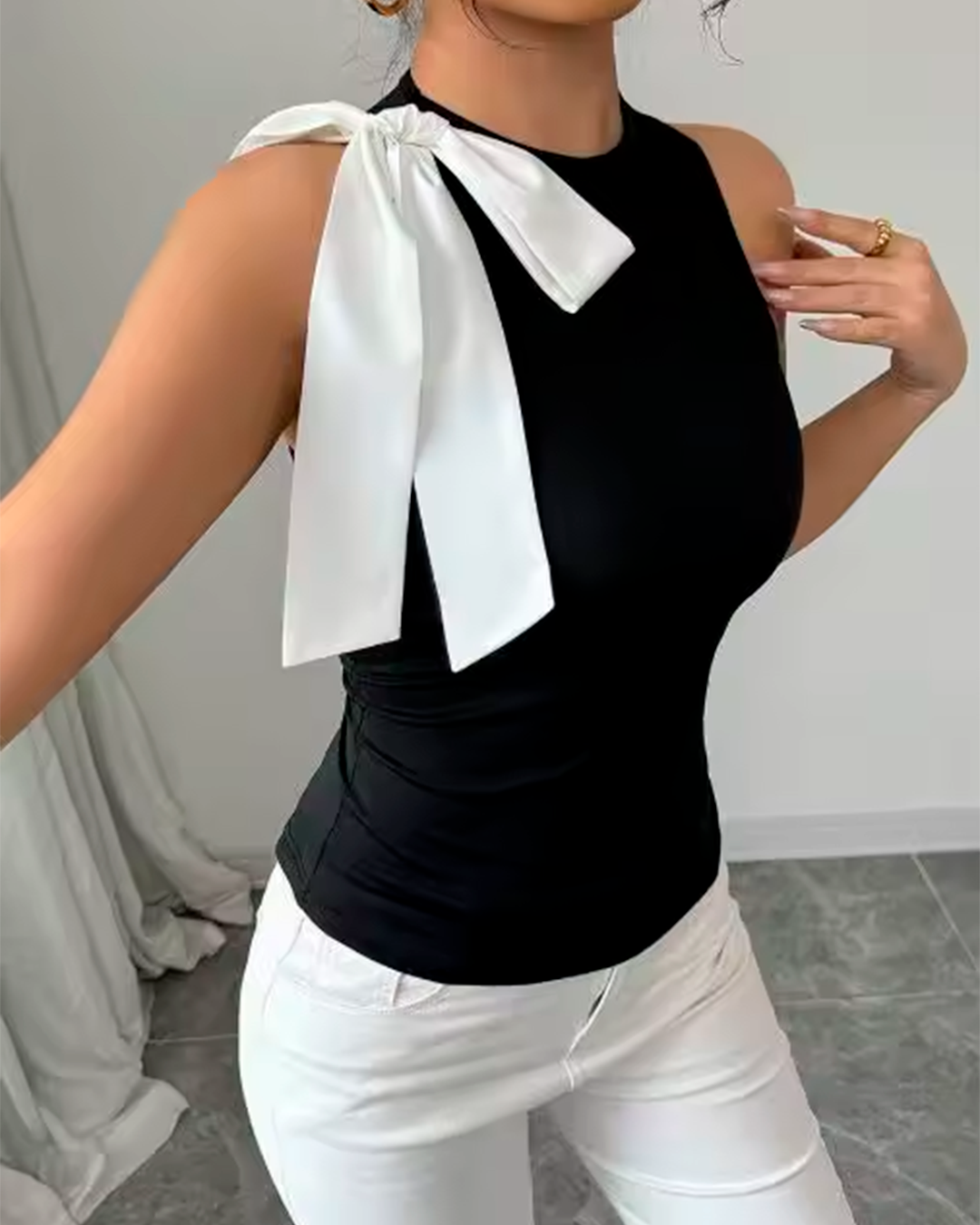 Blouse Sans Manches Nœud Épaule Coupe Ajustée