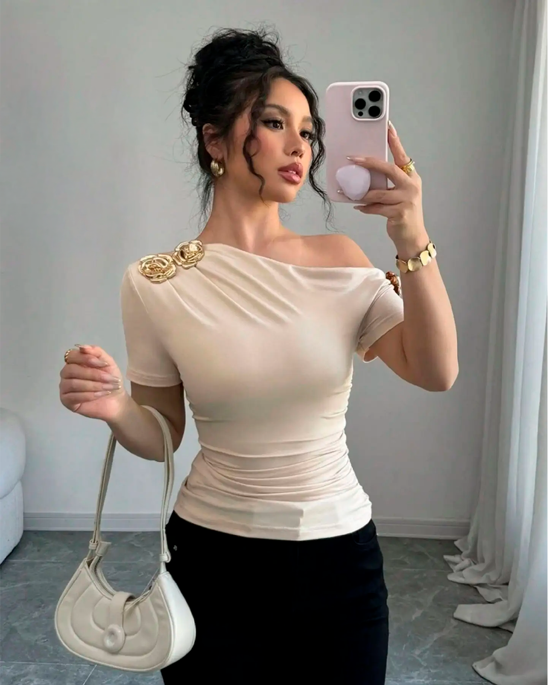 Blouse Épaule Dénudée Broches Fleurs Froncée