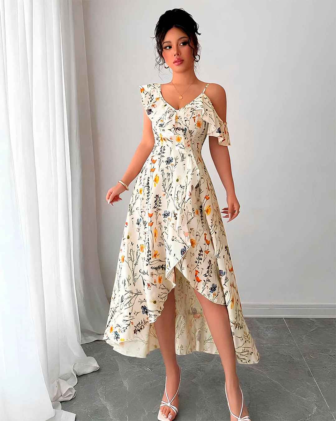 Robe Asymétrique Épaules Dénudées Volants Fleurie