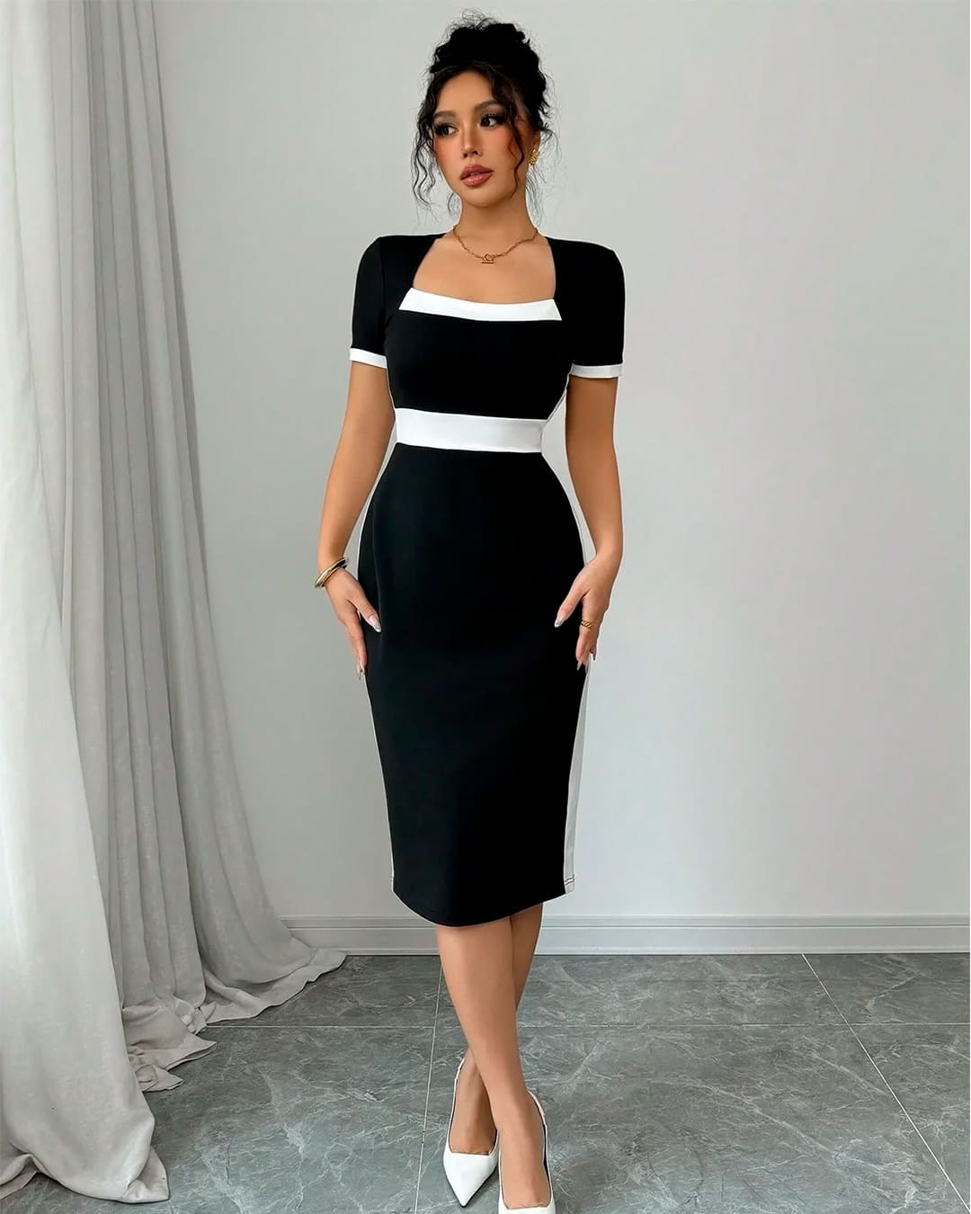 Robe Col Carré Manches Courtes Bandes Contrastée