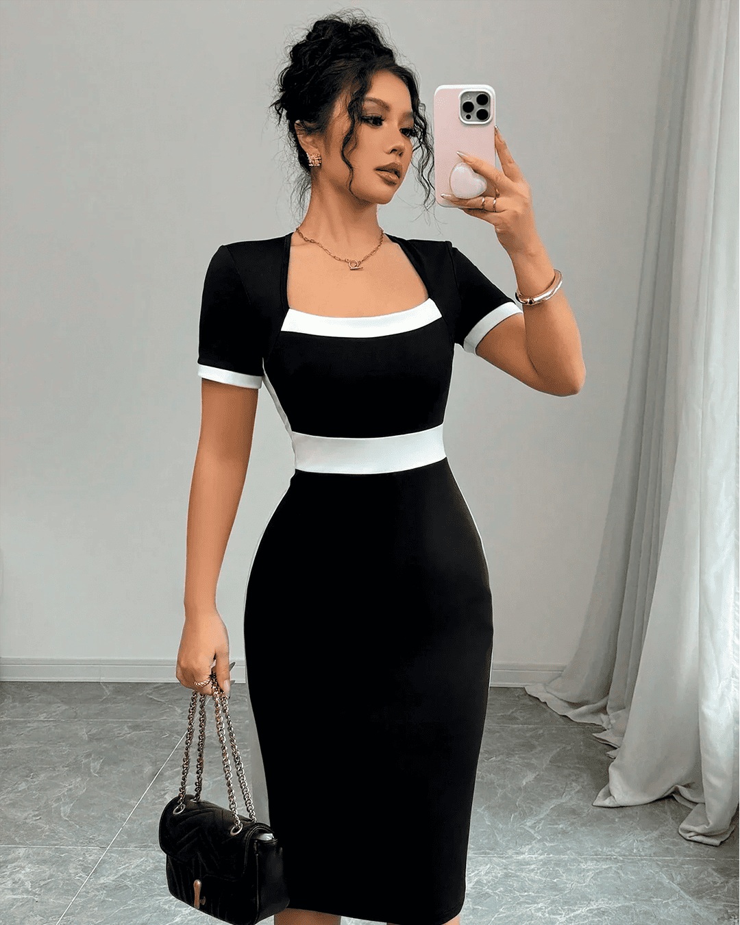 Robe Col Carré Manches Courtes Bandes Contrastée