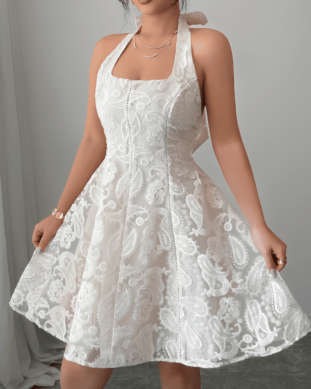 Robe Courte Halter Dentelle Évasée Dos Nu