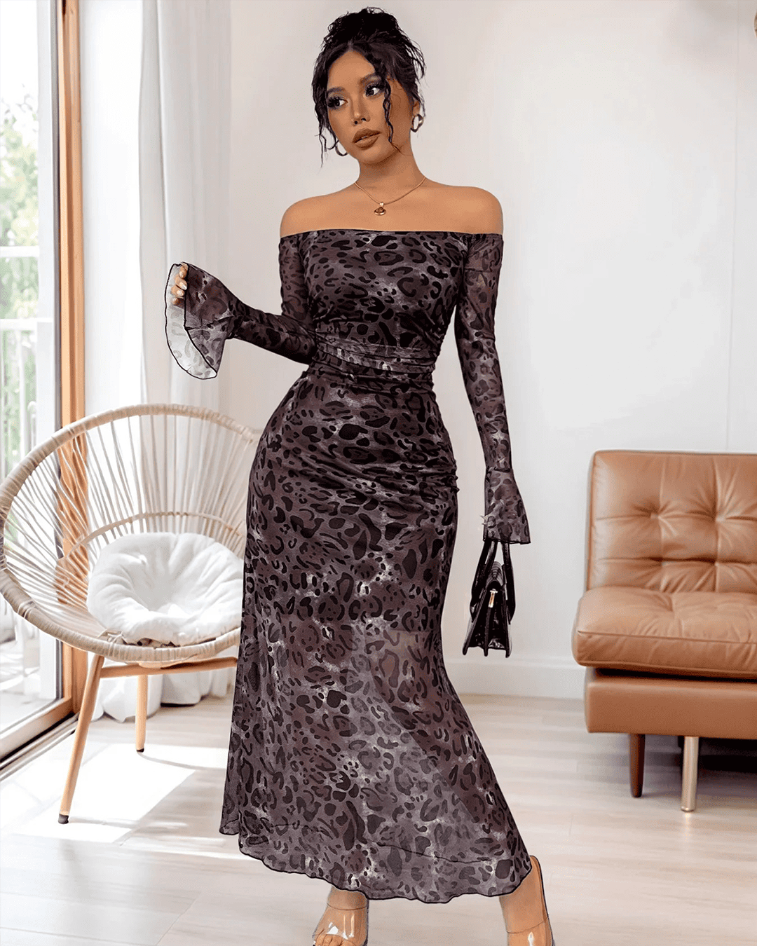 Robe Léopard Épaules Dénudées Manches Longues