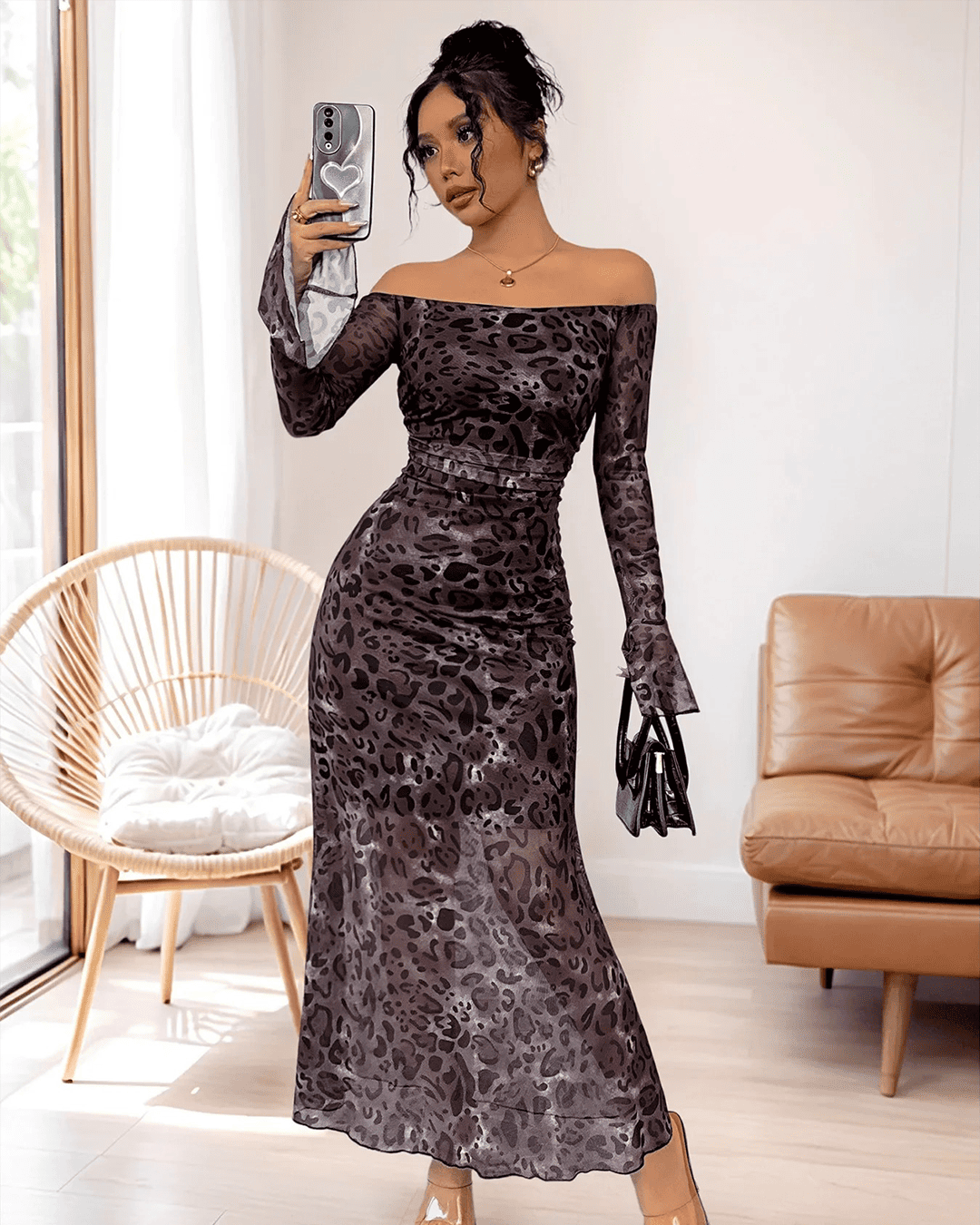 Robe Léopard Épaules Dénudées Manches Longues