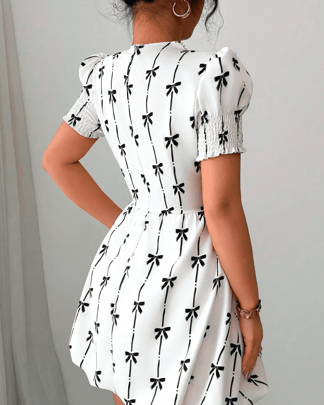 Robe Nœuds Smocké Manches Bouffantes Ourlet Bulle