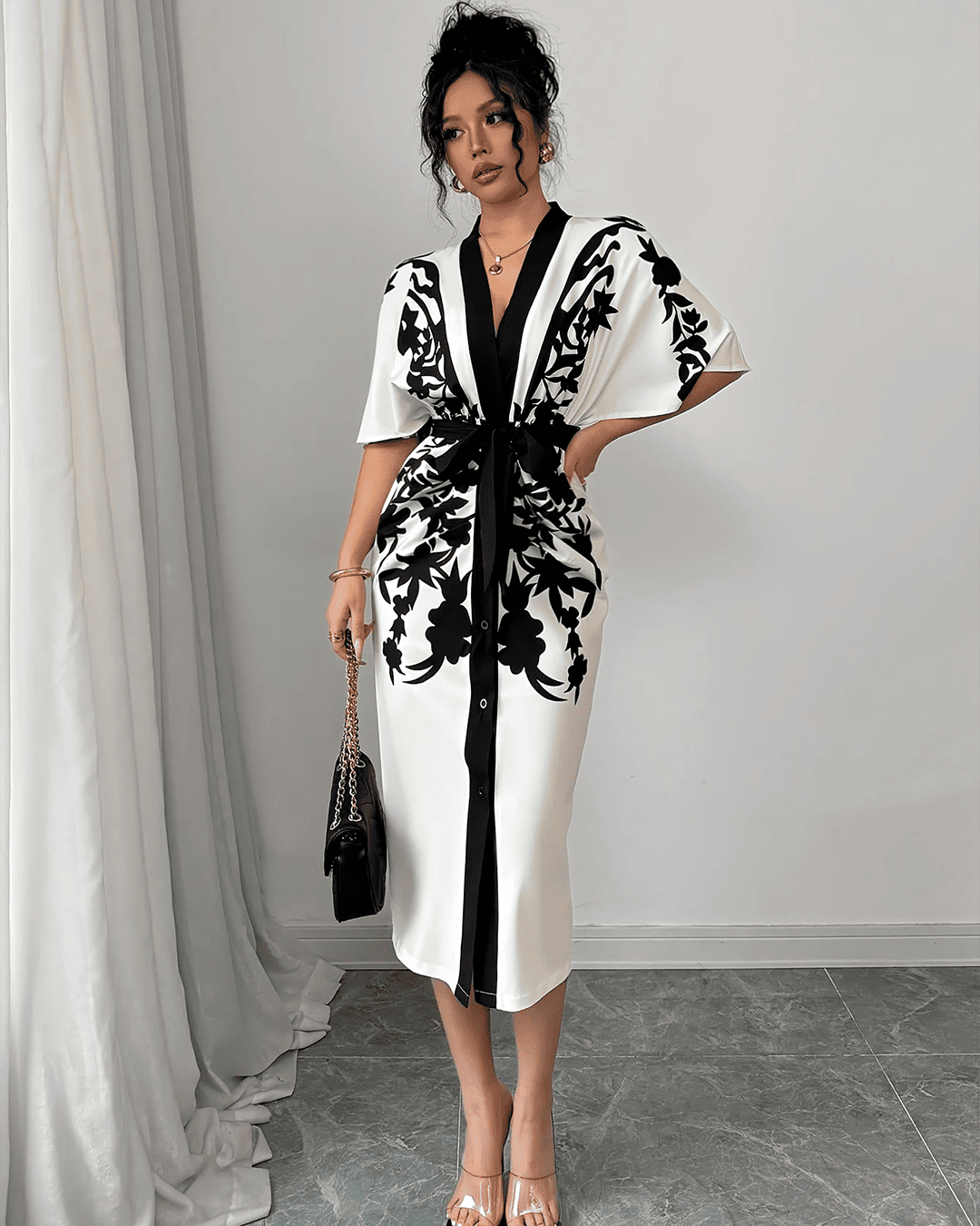 Robe midi avec ceinture, imprimé contrasté et manches longues