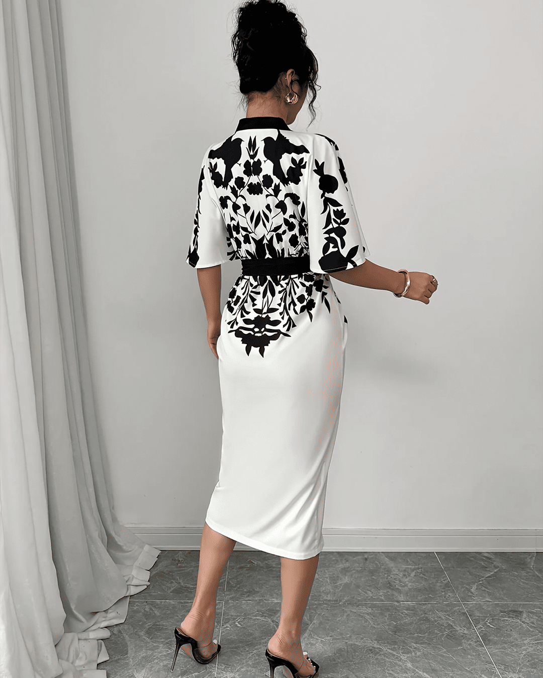 Robe midi avec ceinture, imprimé contrasté et manches longues