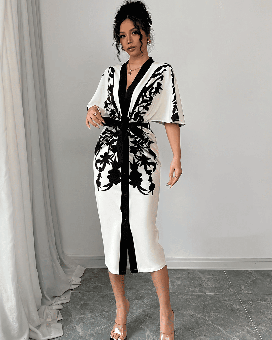 Robe midi avec ceinture, imprimé contrasté et manches longues