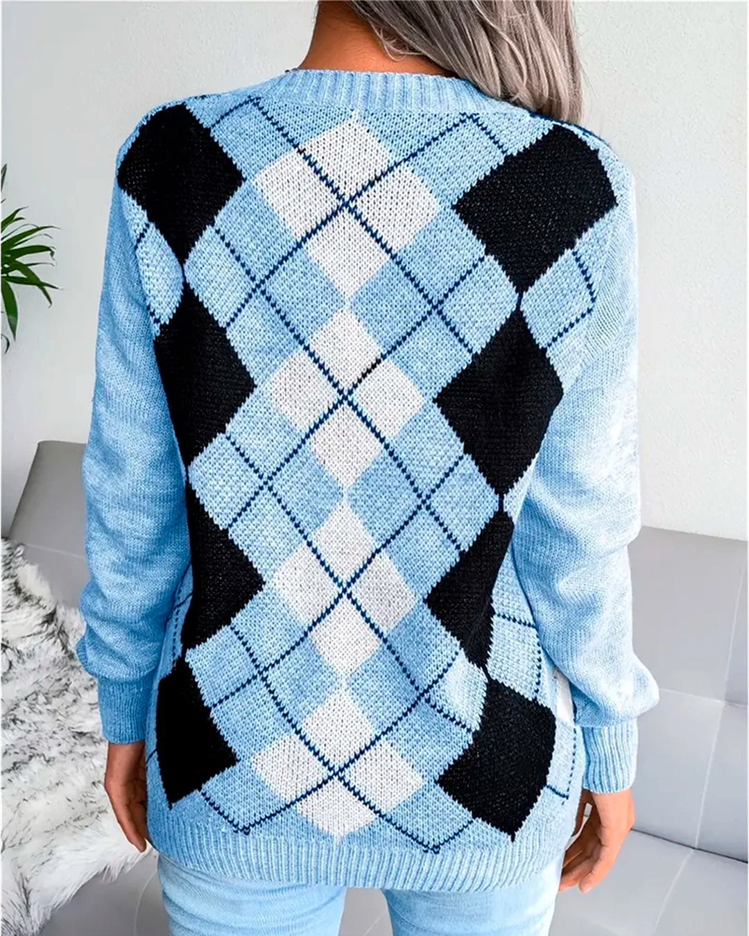 Sweater Women's Argyle Blue and Black V-Neck Knit