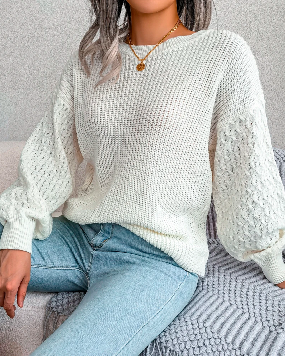 Sweater Women's Off-White Knit Textured Sleeve