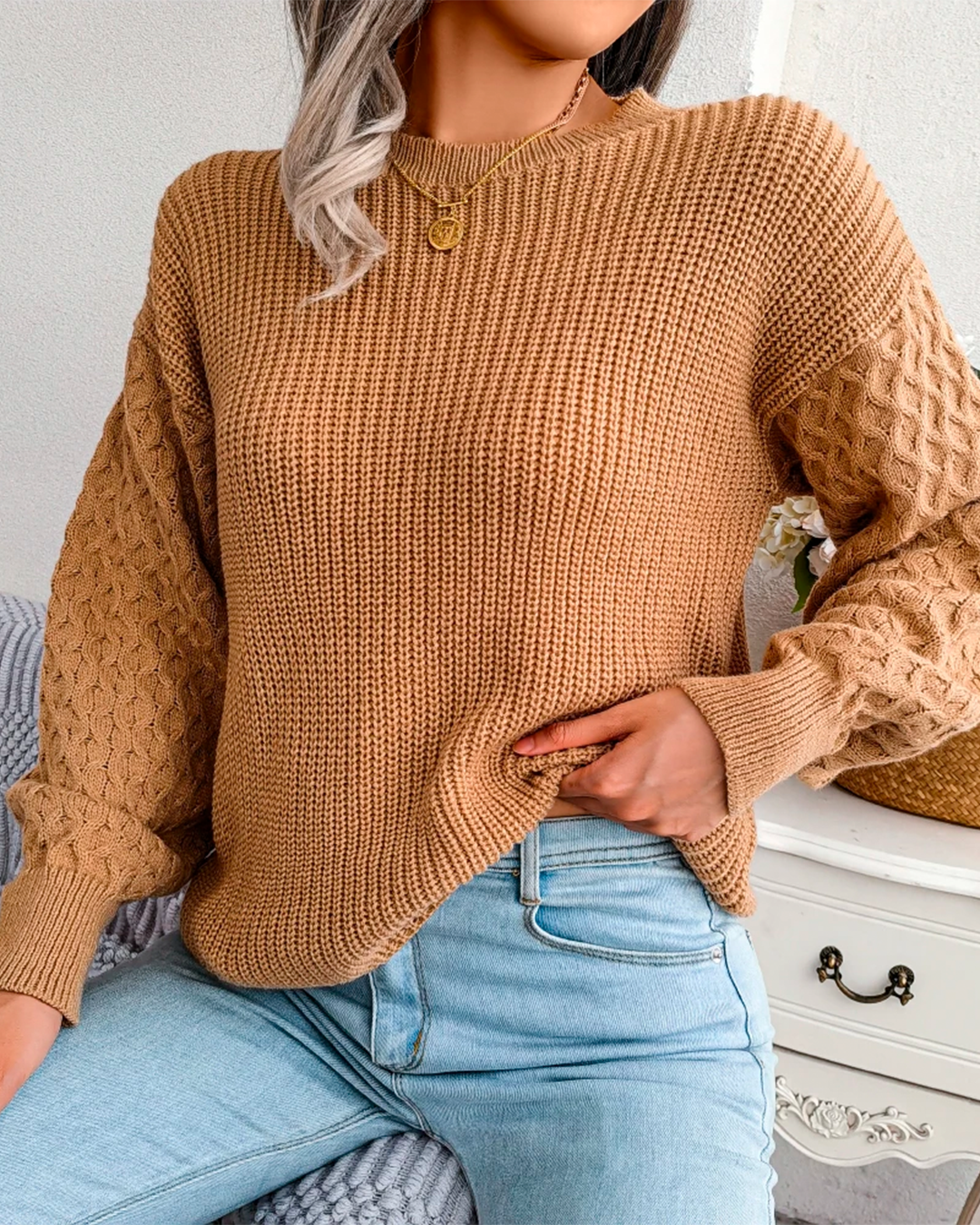 Sweater Women's Off-White Knit Textured Sleeve